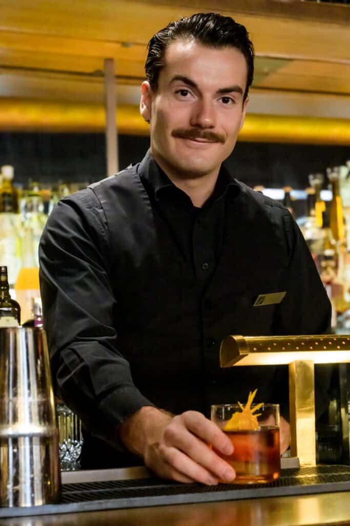 Shooting editorial Barman