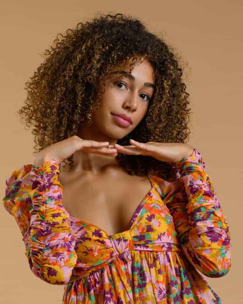 Shooting book model by Coloria