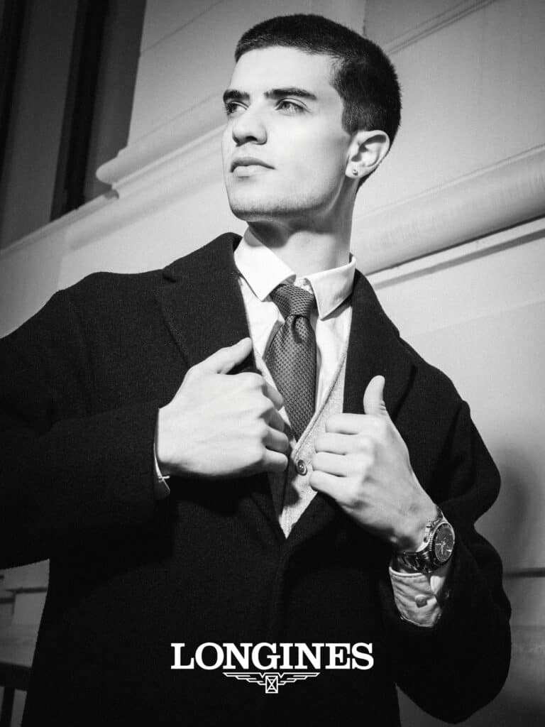 Veste homme élégante en noir, style classique et moderne, parfait pour occasions formelles.